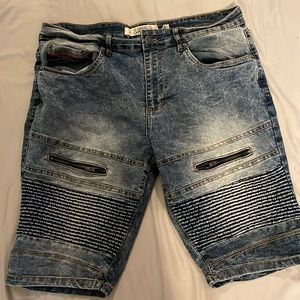 Akademiks blue Jean shorts size 32.